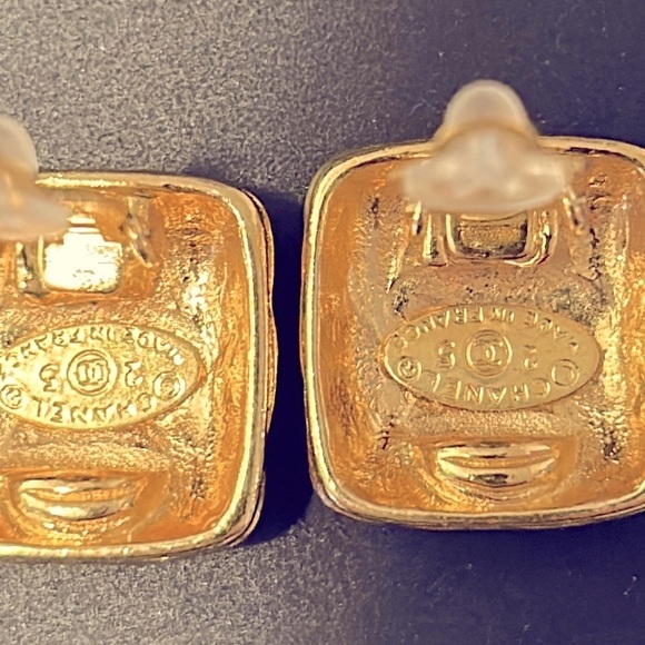 🟨CHANEL🟨VINTAGE🟨24K Gold Plated🟨Clip on Earrings - Picture 6 of 10